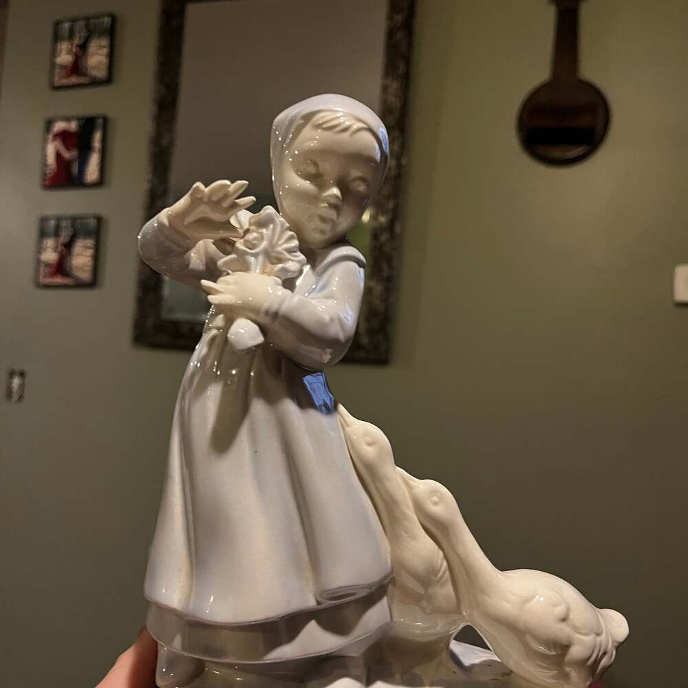 Holland Mold Girl With Geese - Excellent Detail